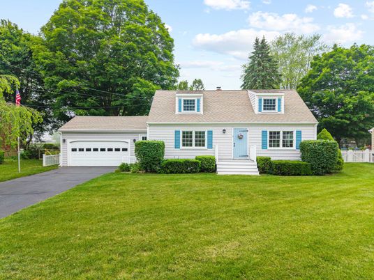Attached, Exterior, Facade, Cape Cod