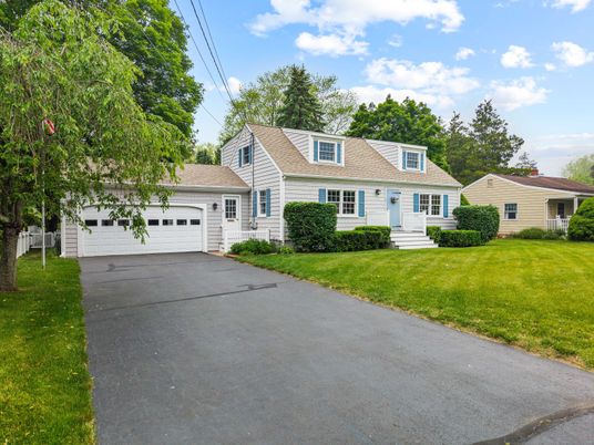 Attached, Exterior, Facade, Cape Cod