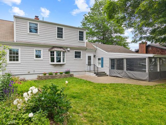Backyard, Exterior, Facade, Cape Cod