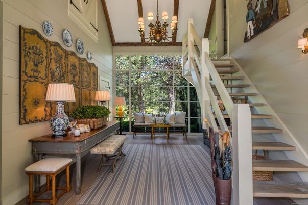 Chandelier, Interior, Living room
