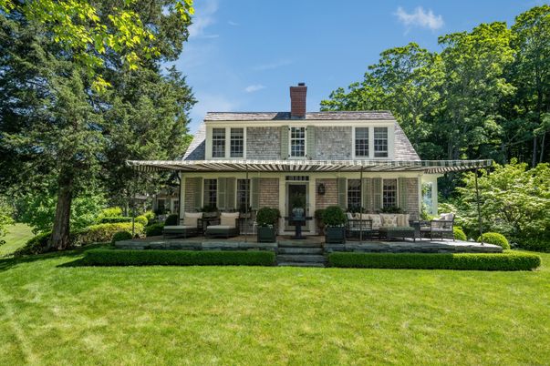 Backyard, Exterior, Facade, Brick Facade, American Foursquare