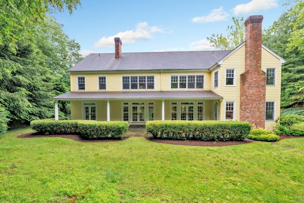 Exterior, Facade, Farmhouse