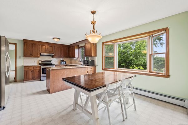 Dining room, Interior, Kitchen, Pendant Lights, Stainless Steel Appliances