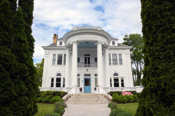 Exterior, Facade, Queen Anne Victorian