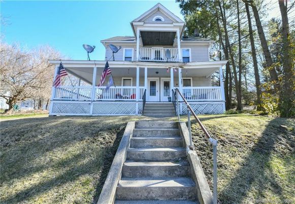 Backyard, Exterior, Facade, Queen Anne Victorian