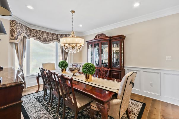 Chandelier, Dining room, Interior, Recessed Lighting, Wood Texture Flooring