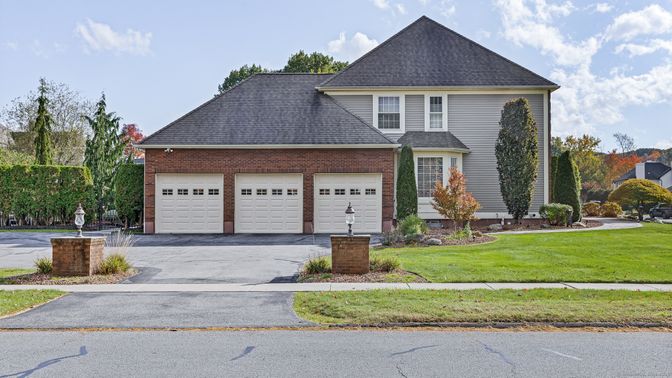 Attached, Exterior, Facade, Brick Facade, Georgian