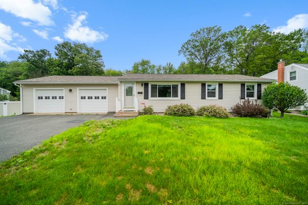 Attached, Exterior, Facade, Ranch