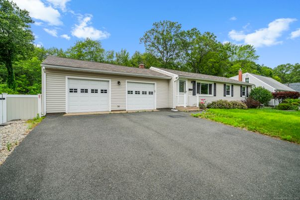 Attached, Exterior, Facade, Ranch