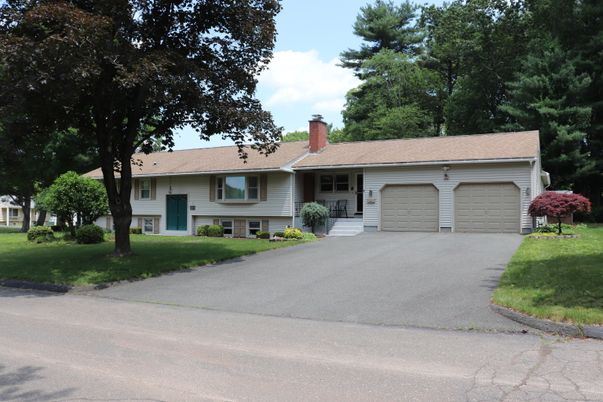 Attached, Exterior, Facade, Ranch