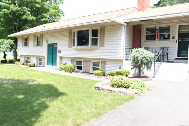 Exterior, Facade, Raised Ranch