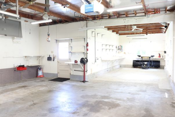 Garage, Interior, Wooden Beams
