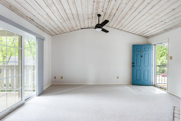 Empty room, Interior, Wooden Ceilings