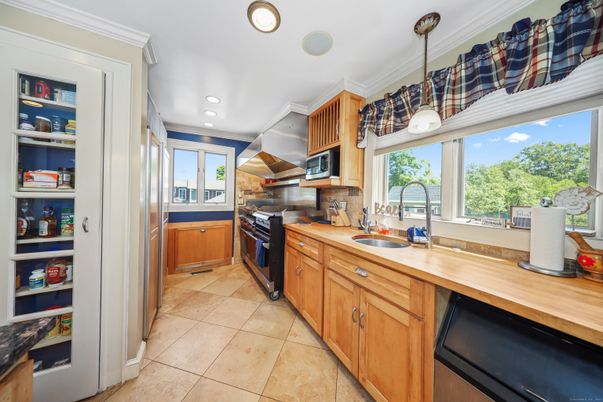 Interior, Kitchen, Pendant Lights, Recessed Lighting, Stainless Steel Appliances