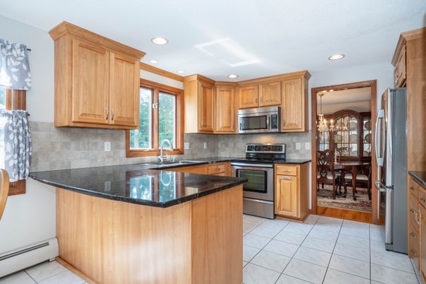 Chandelier, Dining room, Interior, Kitchen, Recessed Lighting, Stainless Steel Appliances