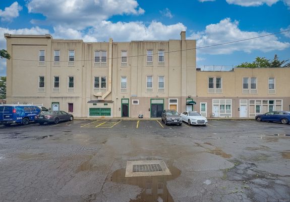 Attached, Exterior, Facade, Rowhouse