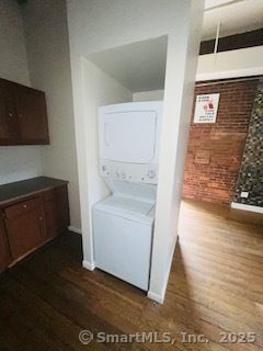Interior, Utility Closets, Washer, Wood Texture Flooring