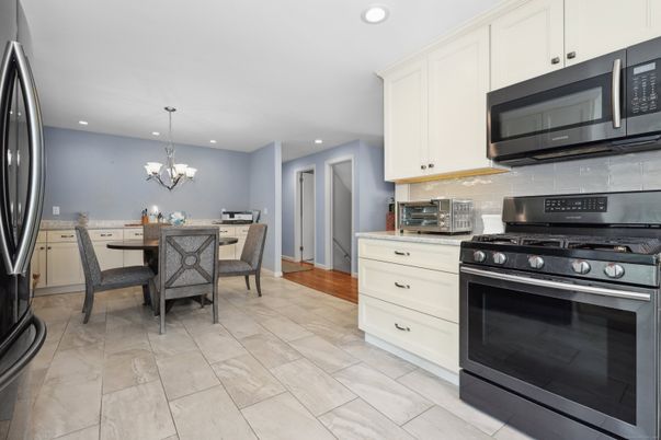 Chandelier, Dining room, Interior, Kitchen, Recessed Lighting, Stainless Steel Appliances, Wood Texture Flooring