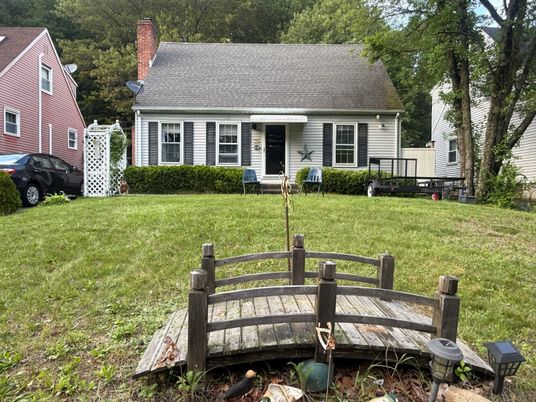 Backyard, Exterior, Facade, Cape Cod