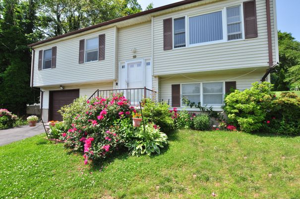 Attached, Exterior, Facade, Raised Ranch