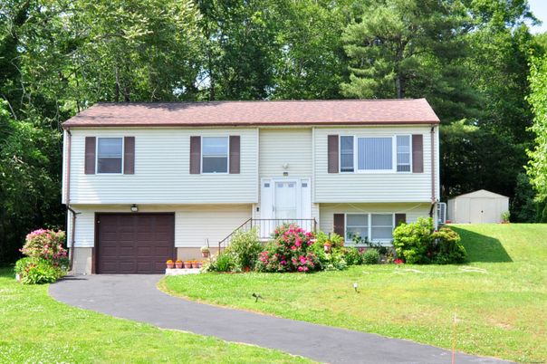 Attached, Exterior, Facade, Raised Ranch