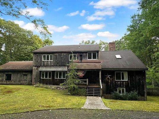Backyard, Exterior, Facade, Raised Ranch