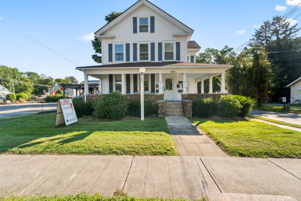 Exterior, Facade, Queen Anne Victorian