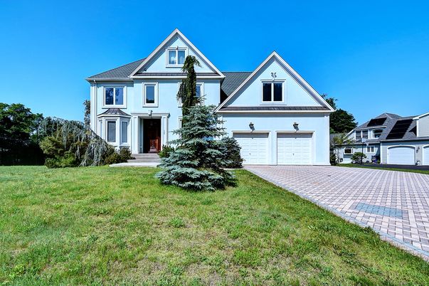 Attached, Backyard, Exterior, Facade, Queen Anne Victorian