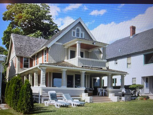 Exterior, Facade, Queen Anne Victorian