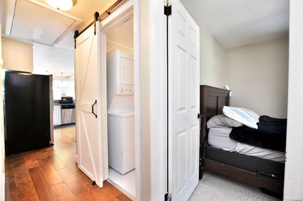 Bedroom, Interior, Utility Closets, Washer, Wood Texture Flooring