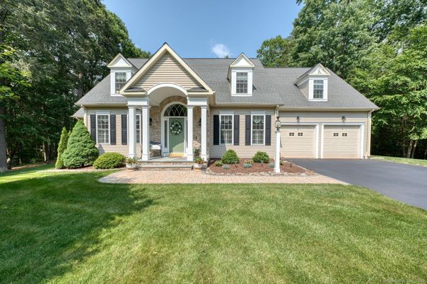 Attached, Exterior, Facade, Cape Cod