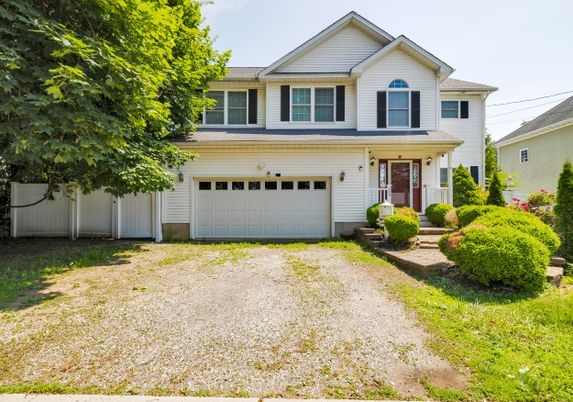 Attached, Exterior, Facade, Farmhouse