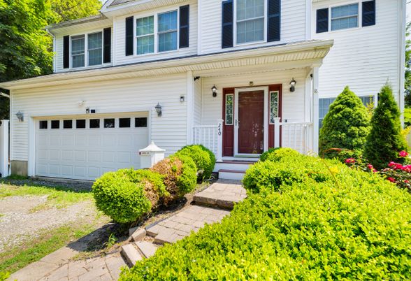 Attached, Exterior, Facade, American Foursquare