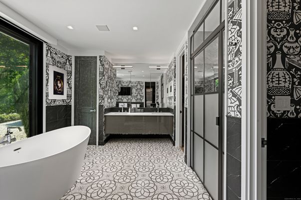 Bathroom, Free Standing Baths, Interior, Pendant Lights, Recessed Lighting