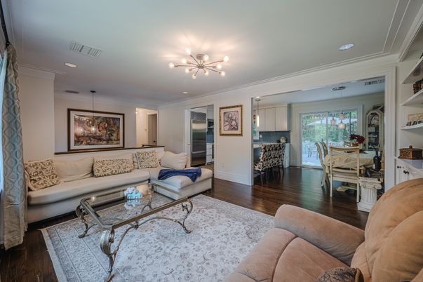 Chandelier, Dining room, Interior, Living room, Pendant Lights, Wood Texture Flooring