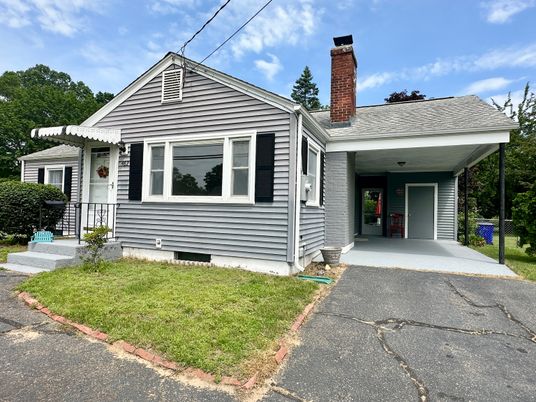 Exterior, Facade, Cape Cod