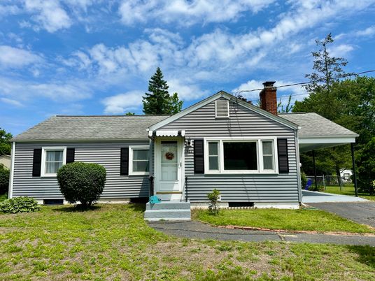 Exterior, Facade, Cape Cod