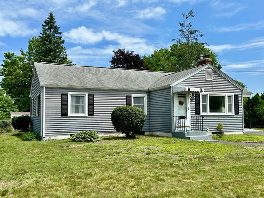 Backyard, Exterior, Facade, Cape Cod
