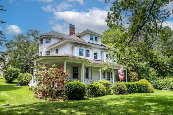 Backyard, Exterior, Facade, American Foursquare