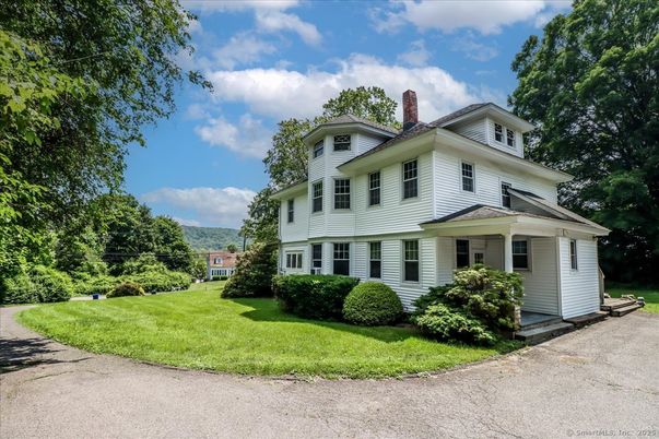 Backyard, Exterior, Facade, American Foursquare
