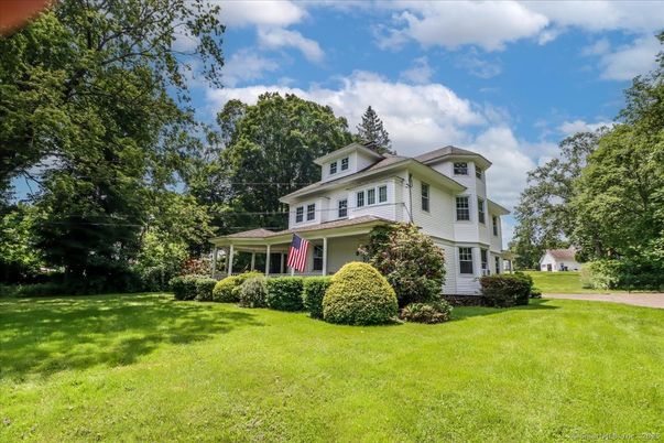 Backyard, Exterior, Facade, American Foursquare