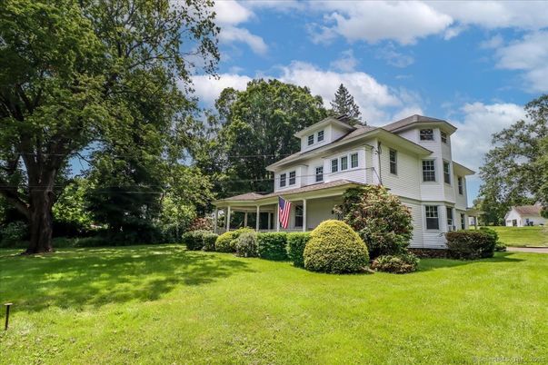 Backyard, Exterior, Facade, American Foursquare
