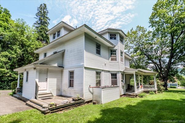 Backyard, Exterior, Facade, American Foursquare