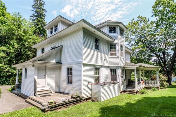 Backyard, Exterior, Facade, American Foursquare