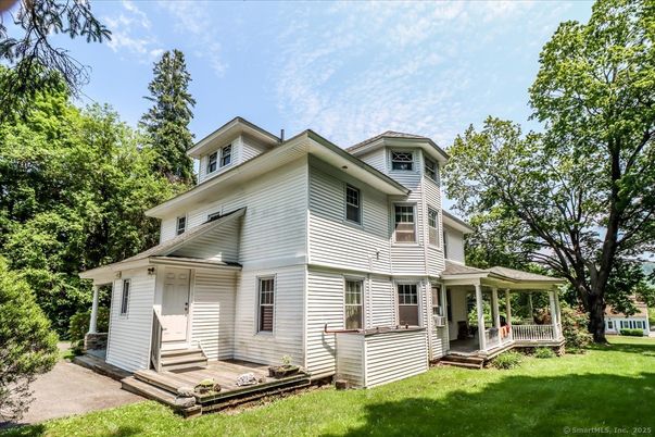 Backyard, Exterior, Facade, American Foursquare