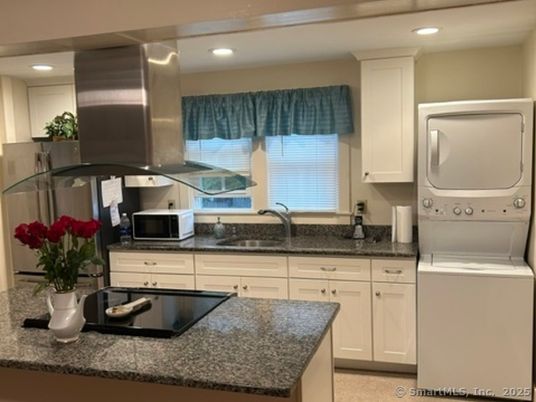 Interior, Kitchen, Recessed Lighting, Washer