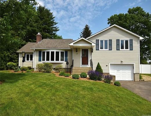 Attached, Exterior, Facade, Split Level