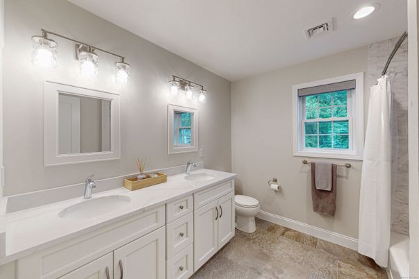 Bathroom, Dual Sink Vanities, Interior, Recessed Lighting