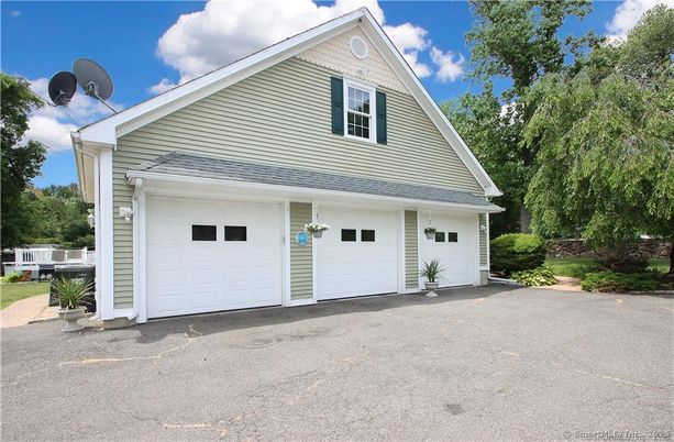 Detached Garage, Exterior