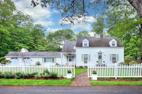Exterior, Facade, Cape Cod